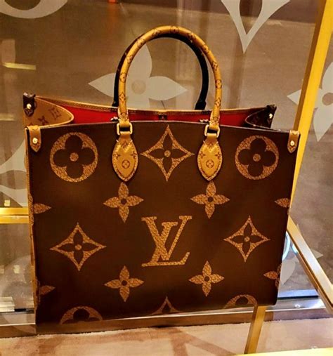 louis vuitton pennenzak|louis vuitton white plains ny.